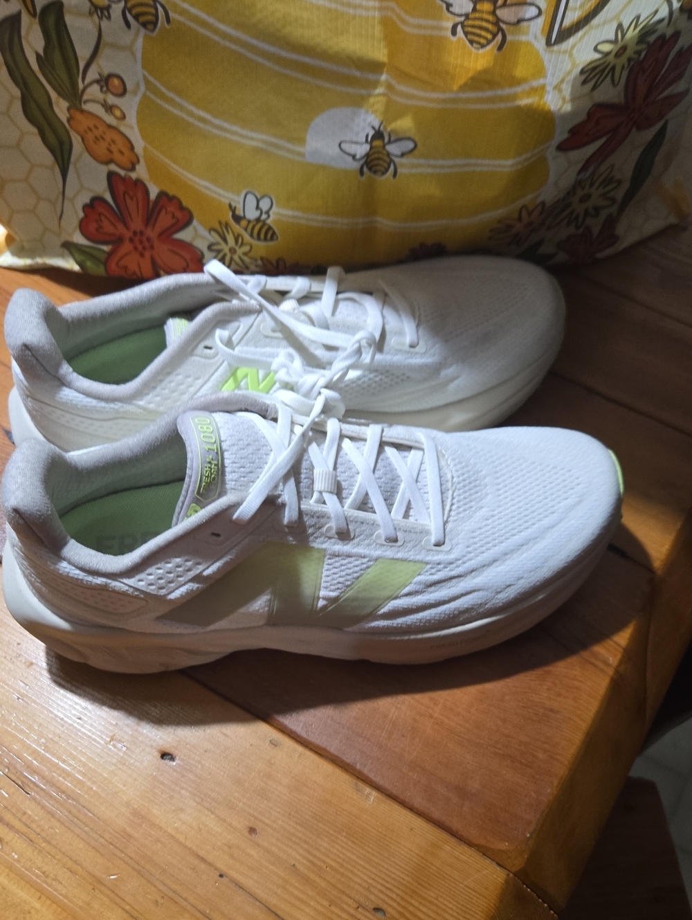 New Balance White Sneakers with Pale Green Accents Sz 11